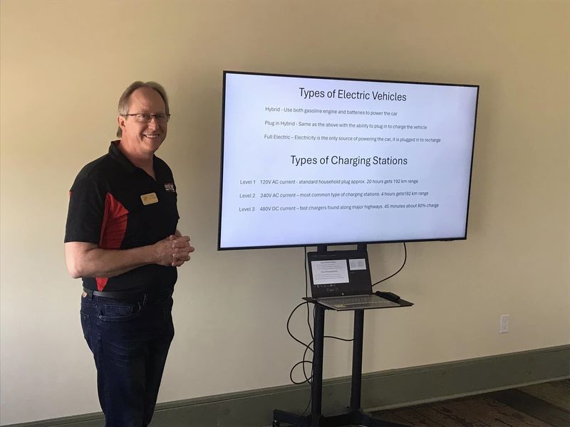 Warren Silverthorn of Fixed Right Automotive giving a presentation at STEA.